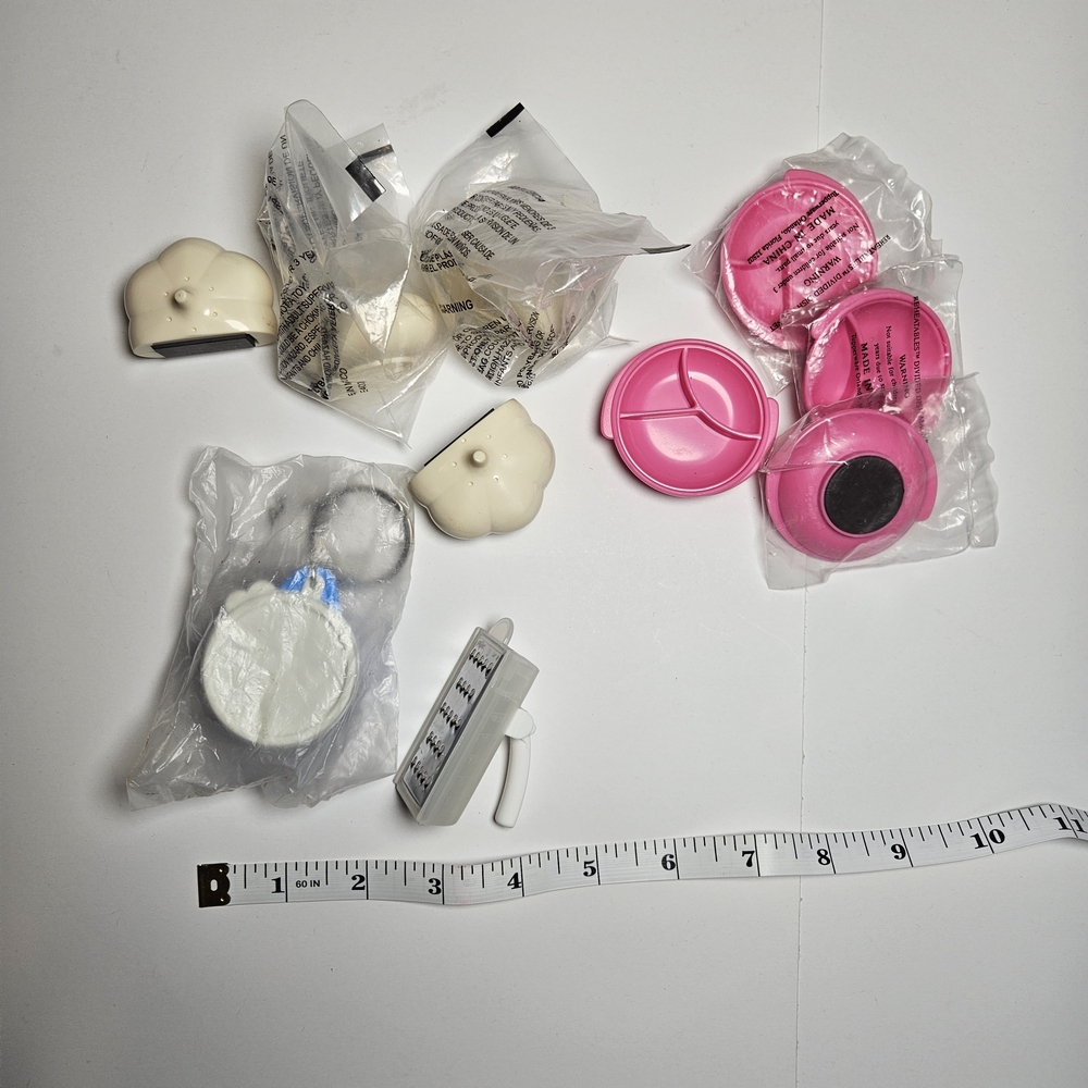 Tupperware Minis -keychain Bowl, Grater, Garlic And Divided Plates.